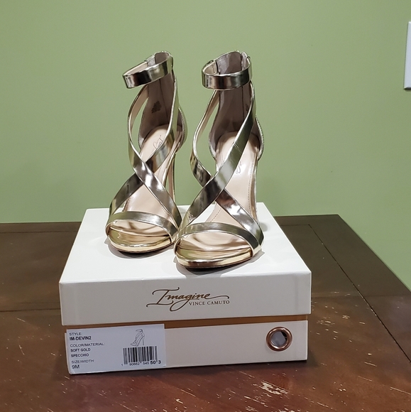 Vince Camuto Devin Sandal - Picture 2 of 8